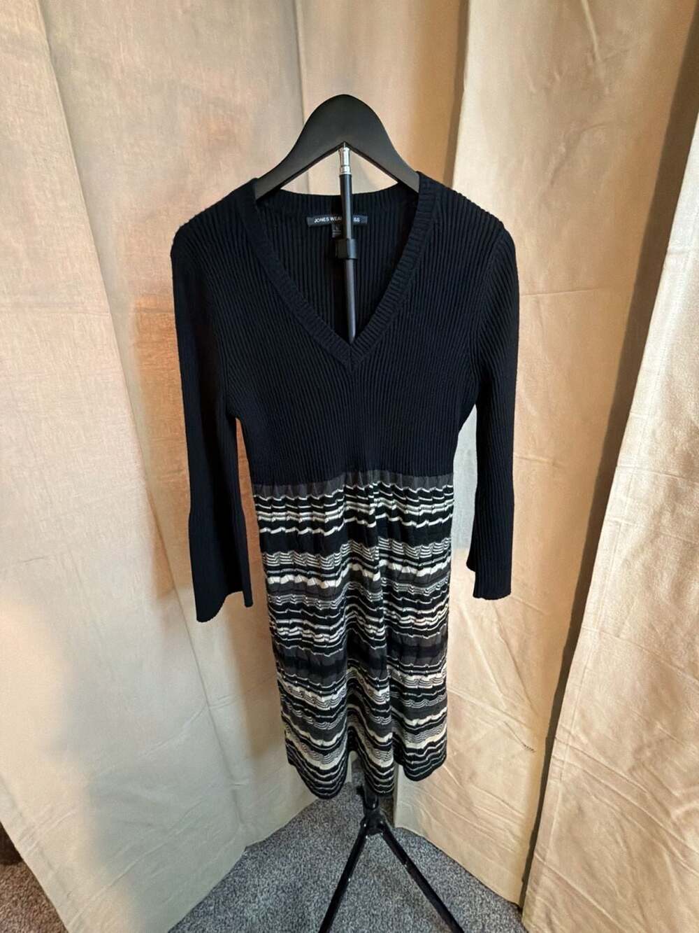 Jones Wear Dress Black Ribbed Knit V-Neck Sweater Dress Size L